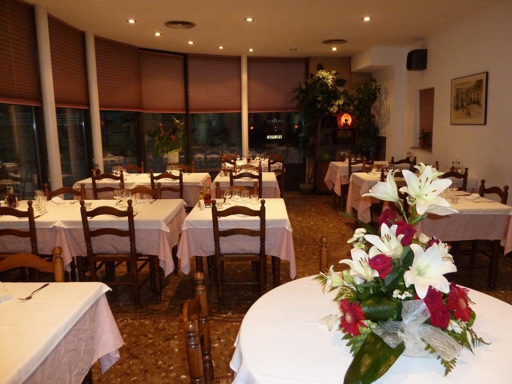 Restaurant Fonda Giralt Hotel Amer Exterior foto