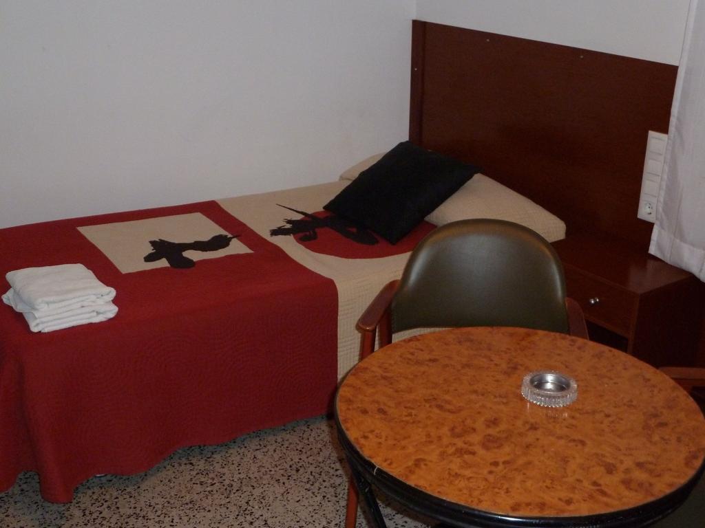 Restaurant Fonda Giralt Hotel Amer Cameră foto
